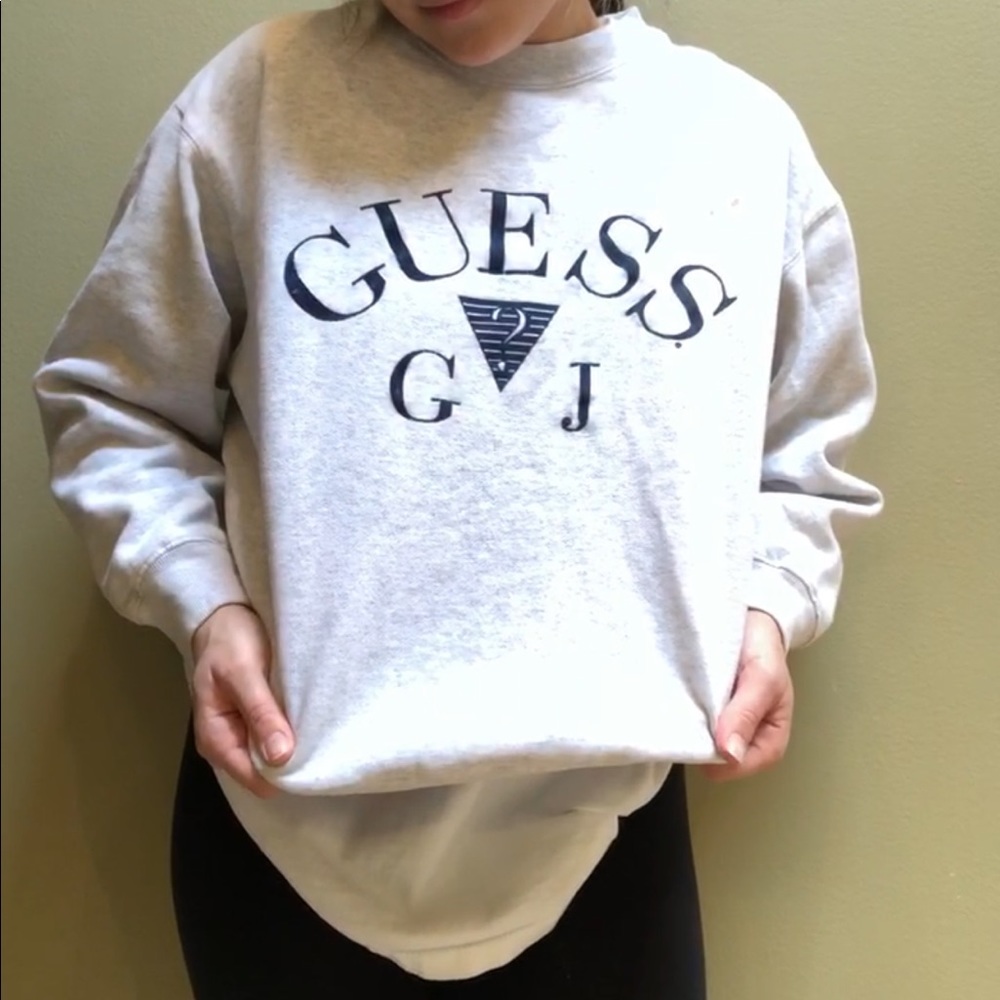 SUPER CUTE GUESS VINTAGE CREWNECK!